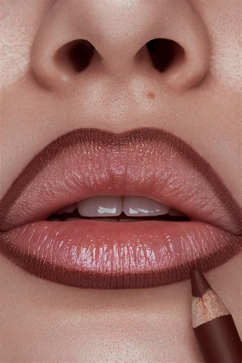 Lip Liner .